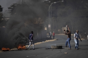 Afrique du Sud/ Incarc&eacute;ration de Zuma: de Violentes secouent le pays