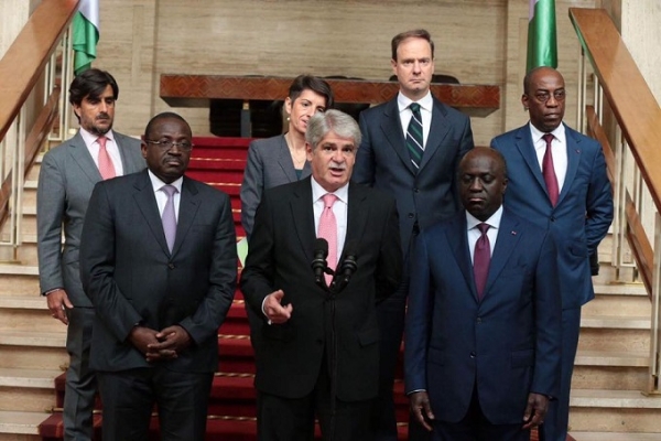 Le ministre des Affaires étrangères d&#039;Espagne à sa sortie d&#039;audience au palais présidentiel