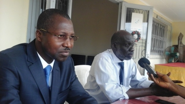 Le directeur de l’INHP le Pr Joseph Bénié Bi Vroh ( à gauche) et le directeur du CDC Sérigne N’Diaye chargé des urgences