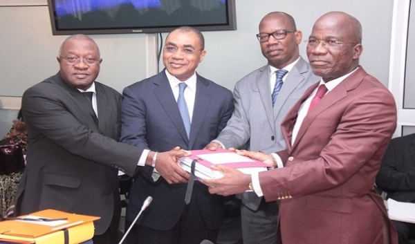 Cérémonie de passation de charge du nouveau Directeur général du Trésor et de la comptabilité publique Jacques Konan Assahoré, présidée par l’Inspecteur général des finances Lassana Sylla (Ph AIP)