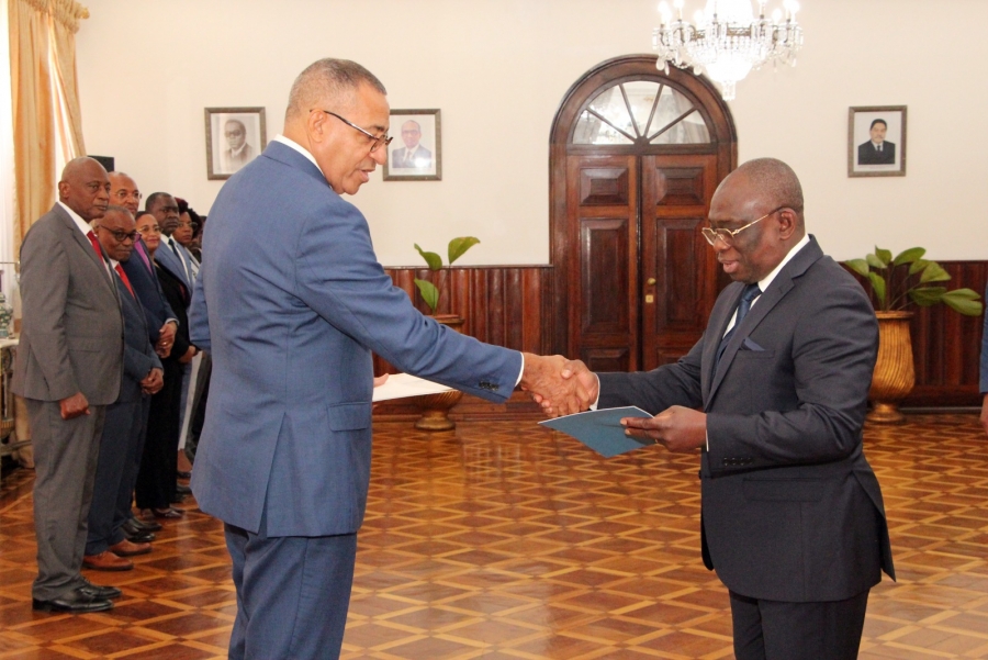 Côte d’Ivoire : l’ambassadeur Kouadio Konan Bertin présente ses lettres de créance au président de São Tomé-et-Principe