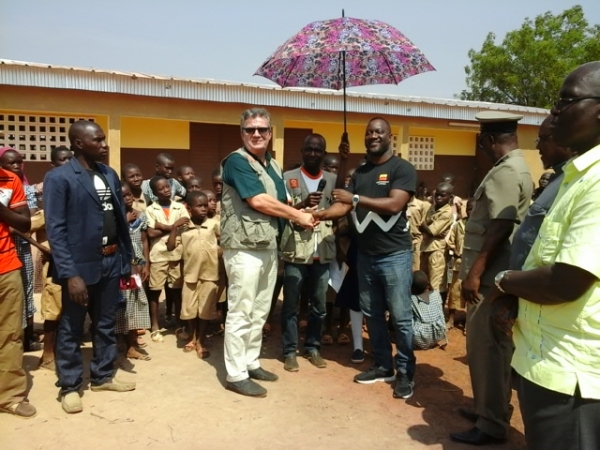 Côte d’Ivoire: CARE Internationale et la SIB offrent des infrastructures scolaires à Sinématiali