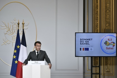 Terrorisme: Paris va réduire sa présence militaire au Sahel