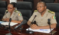 Le directeur des régimes économiques, le colonel Issa Ouattara lors de la conférence de presse
