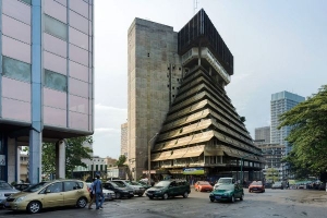 Une vue de l&#039;immeuble la Pyramide au Plateau