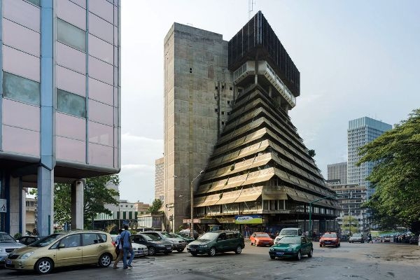 Une vue de l&#039;immeuble la Pyramide au Plateau