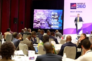 John Giusty, responsable de la réglementation de la GSMA, lors de son discours d’ouverture