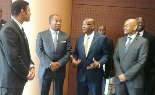 Le ministre Siandou Fofana avec les responsables d&#039; Azalaï Hôtel