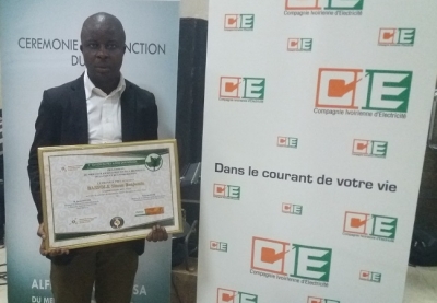 Le journaliste Benjamin Bassolé, vainqueur du prix Alfred Dan Moussa du meilleur journaliste pour la paix de la CEDEAO