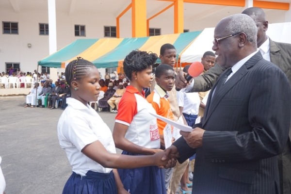Prise en charge scolaire: 100 millions de F CFA offert à 2020 élèves et étudiants de Yopougon