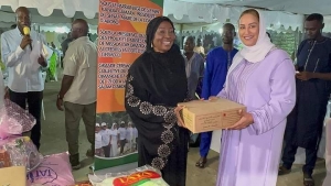 Coopération Maroc-Cote d’Ivoire / SE Mme Mina Haidara apporte un présent de SA Majesté le Roi Mohammed VI à la communauté musulmane d’Abobo