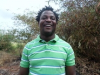 Didier Otokoré, dans ses habits d&#039;exploitant agricole, s&#039;entretenant avec l&#039;AIP à Agboville (Photo/ AIP Agboville).