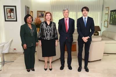Côte d&#039;Ivoire:  la Première Dame échange avec l’Ambassadeur d’Espagne