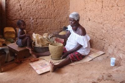 Une potière de Tangoumassou