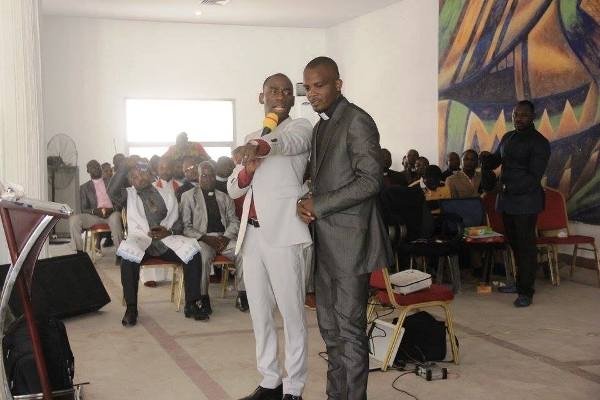 Eglises évangéliques: le Rev Camille Makosso met en mission 2000 mille pasteurs