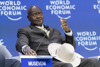 Ouganda: le président Museveni prête serment