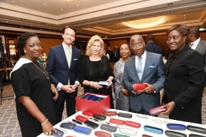 La Fondation Children Of Africa a reçu plusieurs paires de lunettes de la part d&#039;un donateur allemand