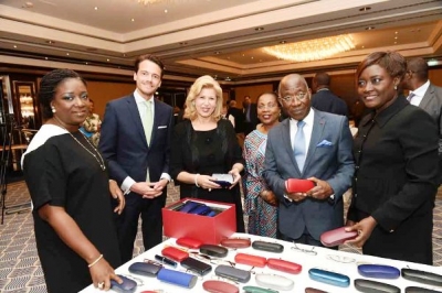 La Fondation Children Of Africa a reçu plusieurs paires de lunettes de la part d&#039;un donateur allemand