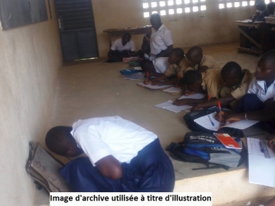 Côte d’Ivoire : Les élèves manifestent contre le manque de table-bancs dans les classes à Adzopé