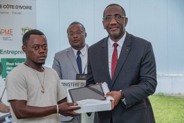 Cote d'Ivoire/Transition vers l&rsquo;&eacute;conomie formelle : 1 000 acteurs du secteur Informel re&ccedil;oivent un appui en &eacute;quipements