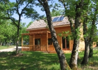 Vue d&#039;un village eco-touristique (Image d&#039;archive)
