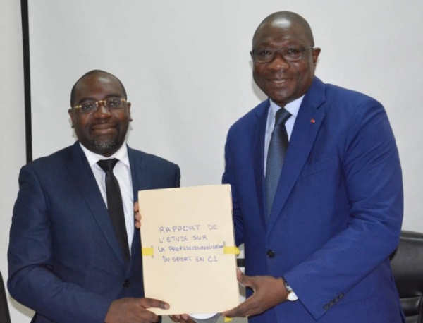 Le ministre François Amichia reçoit les résultats d&#039;une étude sur la professionnalisation du sport en Côte d&#039;Ivoire