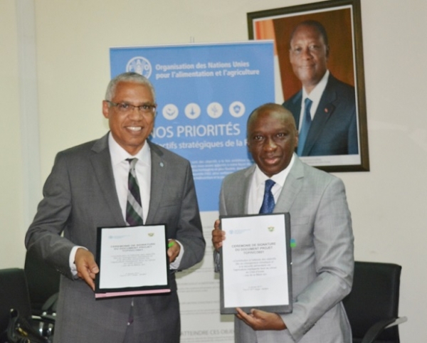 e représentant de la FAO en Côte d’Ivoire, Germain Dasylva et Le ministre de l’Environnement et du Développement Durable, Allah Kouadio Remi.