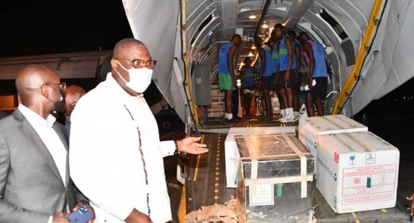 COVID-19:  La Côte d’Ivoire reçoit 100.000 doses supplémentaires de vaccin