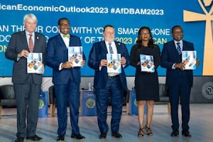 Afrique : Rapport 2023 du Groupe de la BAD : l’Afrique reste résiliente face aux nouveaux chocs, mais les progrès et les financements doivent être accélérés