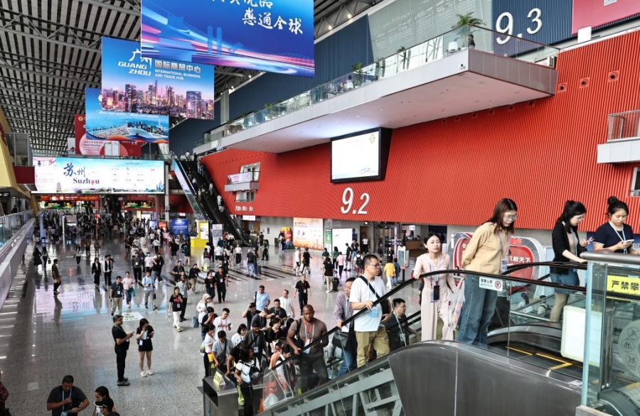 Chine : clôture de la 137e Foire de Canton avec un nombre record d'acheteurs étrangers