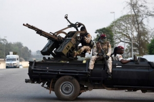 Côte d’Ivoire : Calme plat à Abidjan, mais la mutinerie s&#039;intensifie à Bouaké. Les accès de la ville bloqués
