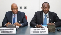 De g. &agrave; dr, Dr Morlaye Bangoura et le directeur de l'Energie de la Commission de la CEDEAO, M. Bayaornibe Dabire