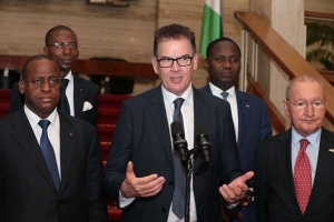 Gerd Müller, ministre de la Coopération économique et du Développement de la République fédérale d’Allemagne, à sa sortie d&#039;audience avec le président ivoirien Alassane Ouattara 