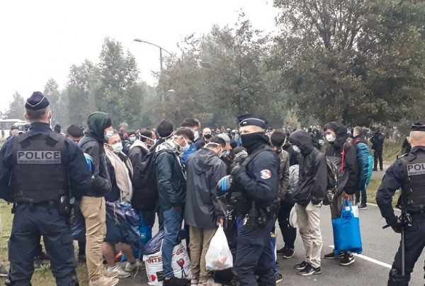 France/ Calais: Démantèlement d&#039;un campement de migrants
