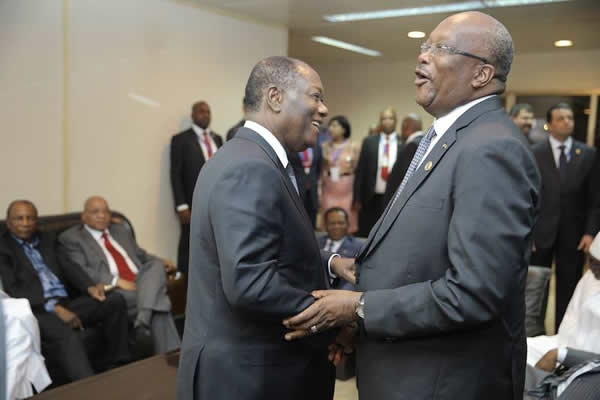 Les président ivoirien Alassane Ouattara et burkinabé Roche Kaboré