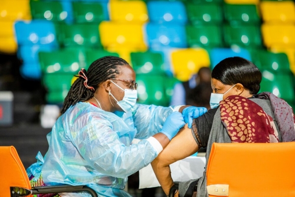 Covid-19 : le taux de vaccination s&rsquo;est am&eacute;lior&eacute; (OMS)
