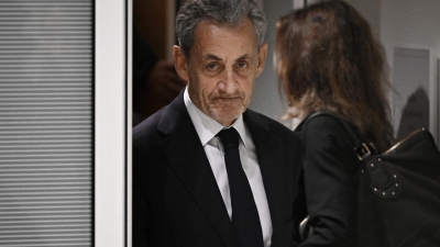 France/Condamn&eacute; &agrave; cinq ans de prison ferme-Nicolas Sarkozy : &laquo;(&hellip;), je dormirai en prison. Mais la t&ecirc;te haute &raquo;. Son sort dans les mains de Macron