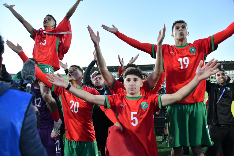 Maroc : le Roi Mohammed VI reçoit la sélection nationale de football des moins de 20 ans, championne du monde