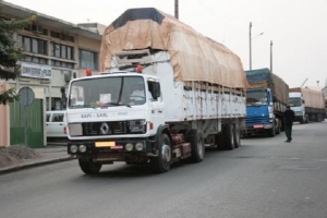 Côte d’Ivoire : comment les gros camions détruisent nos routes. Que dit le règlement 14 de l’UEMOA