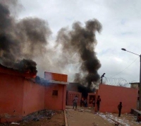 Côte d&#039;Ivoire-&quot;NON A LA VIOLENCE&quot; : Une agence de la CIE pillée et incendiée par des manifestants à Bouaké