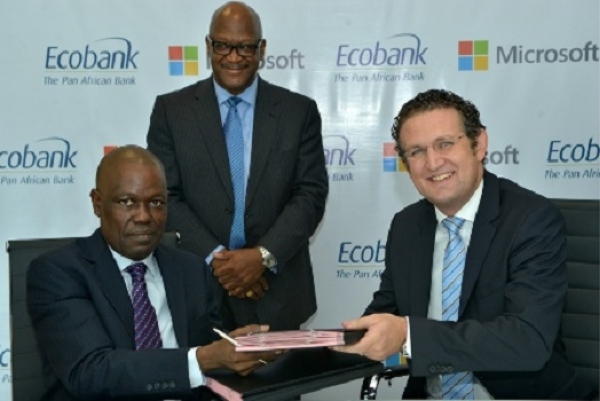 MM. Ade Ayeyemi (DG du Groupe Ecobank) et Amr Kamel (DG à Microsoft)