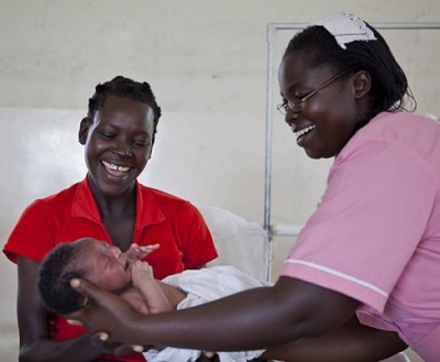 Les Nations Unies soutiennent un projet de mentorat des sages-femmes en C&ocirc;te d&rsquo;Ivoire