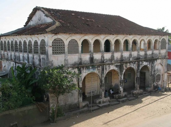 Un édifice colonial à Grand Bassam
