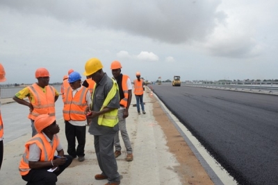 Un chantier routier en C&ocirc;te d'Ivoire