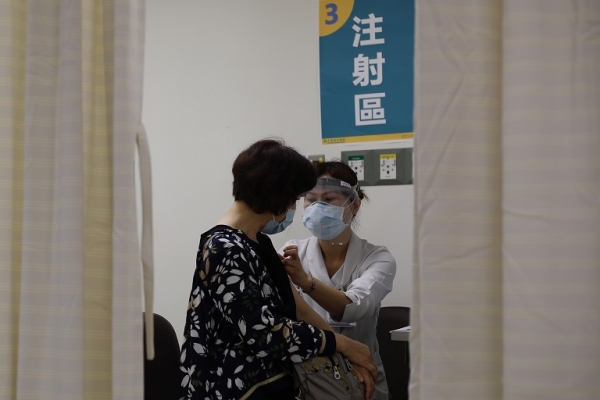 Taïwan approuve en urgence son vaccin Covid