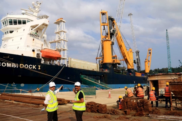 Côte d’Ivoire : Le Terminal Industriel Polyvalent de San Pedro (TIPSP) accueille ses deux premières grues mobiles