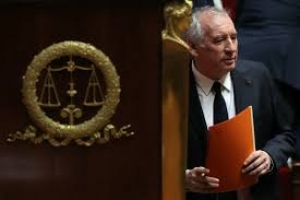 France-3228 milliards d&#039;euros d&#039;endettement: «Cette dette est une épée de Damoclès au-dessus de notre pays... » (François Bayrou)
