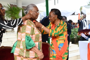 Côte d&#039;Ivoire : &quot;Pourquoi je suis partie du pays...&quot; Emouvant témoignage de Thérèse Houphouët-Boigny, enfin décorée dans l&#039;Ordre national ivoirien
