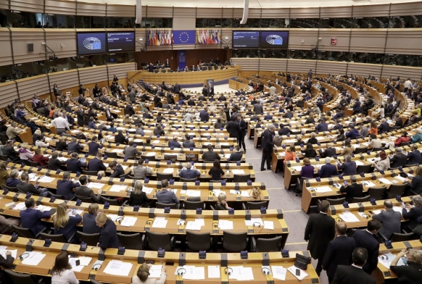 Les députés européens expriment leurs doutes sur le pacte migratoire