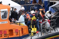Italie: près de 600 migrants secourus en haute mer